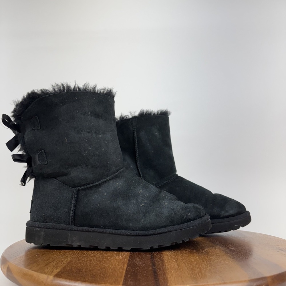 Womens Ugg Mini Bailey Bow II Black Sheepskin Lined Suede Boots Size 9 M GUC